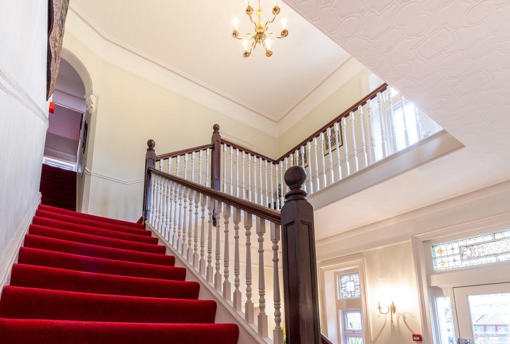 Surbiton Villiers Lodge المظهر الخارجي الصورة